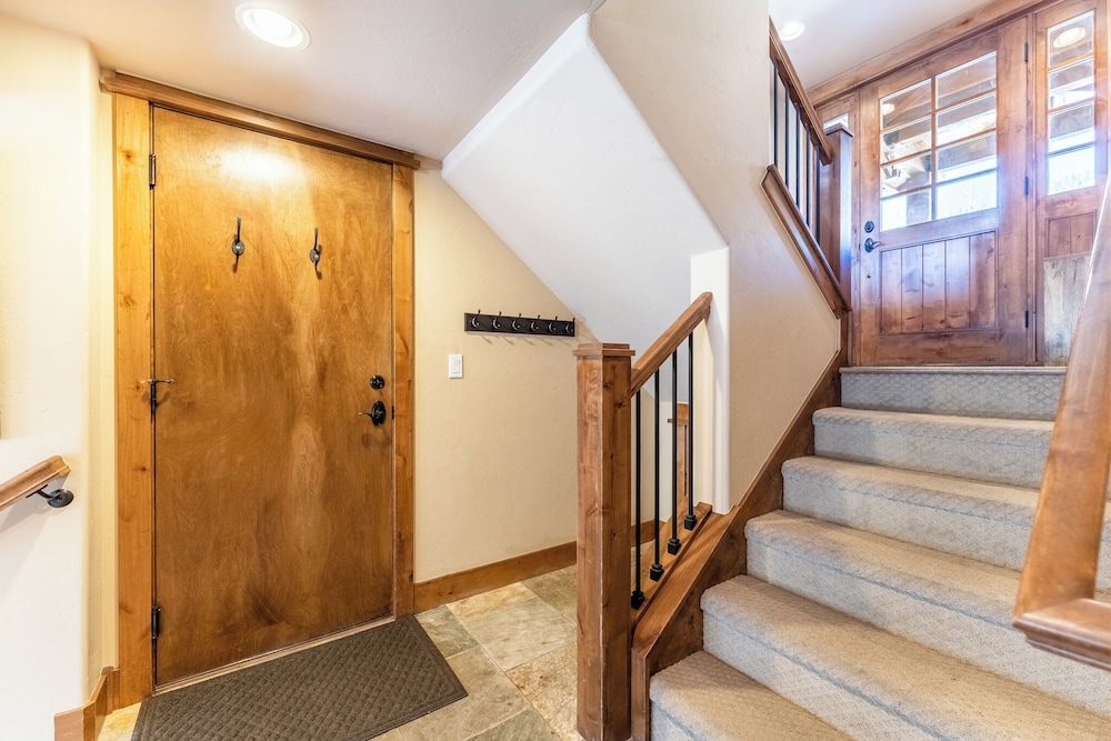 223 Caravelle Drive