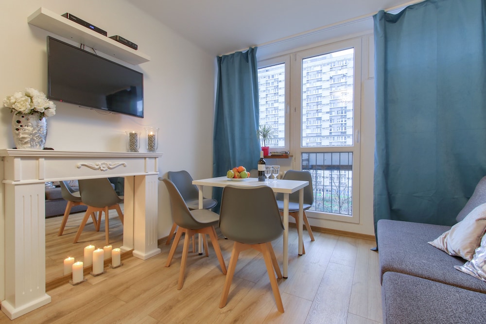 UNIT Warszawa Centrum Room by Metro Rondo ONZ