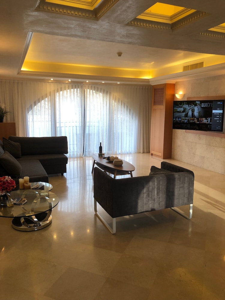 Mamilla's Penthouse