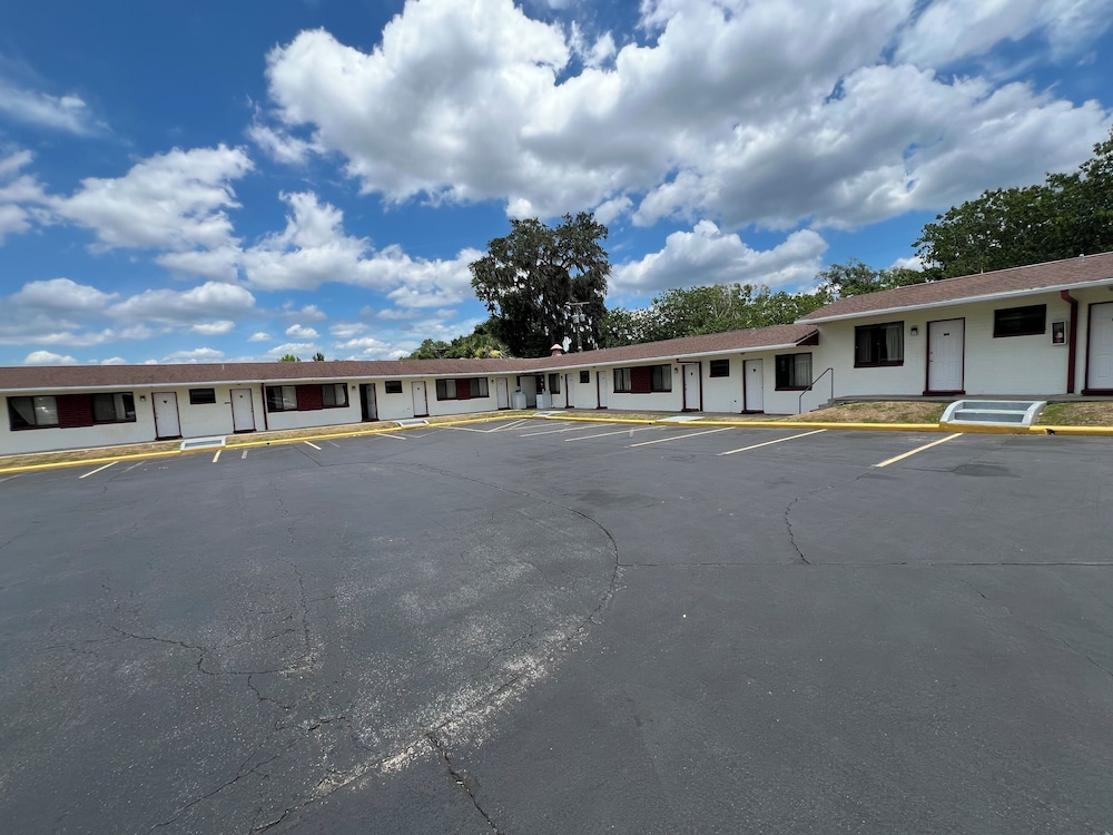 Budget Inn