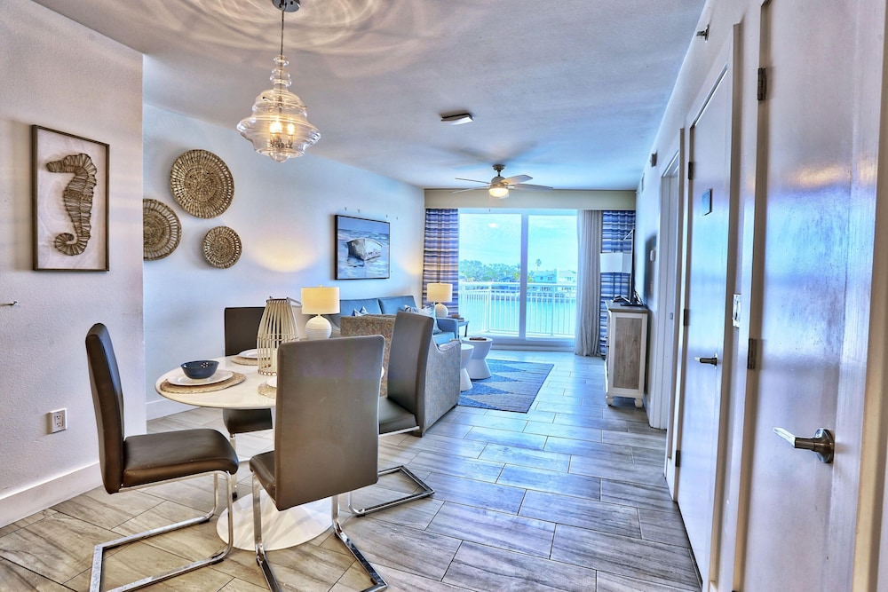 Oceana 301 East