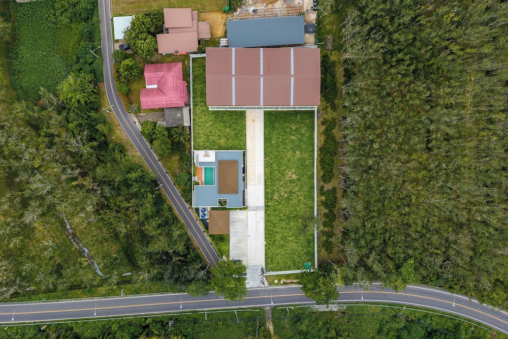 Full Size In Door Tennis Court Gym  V264