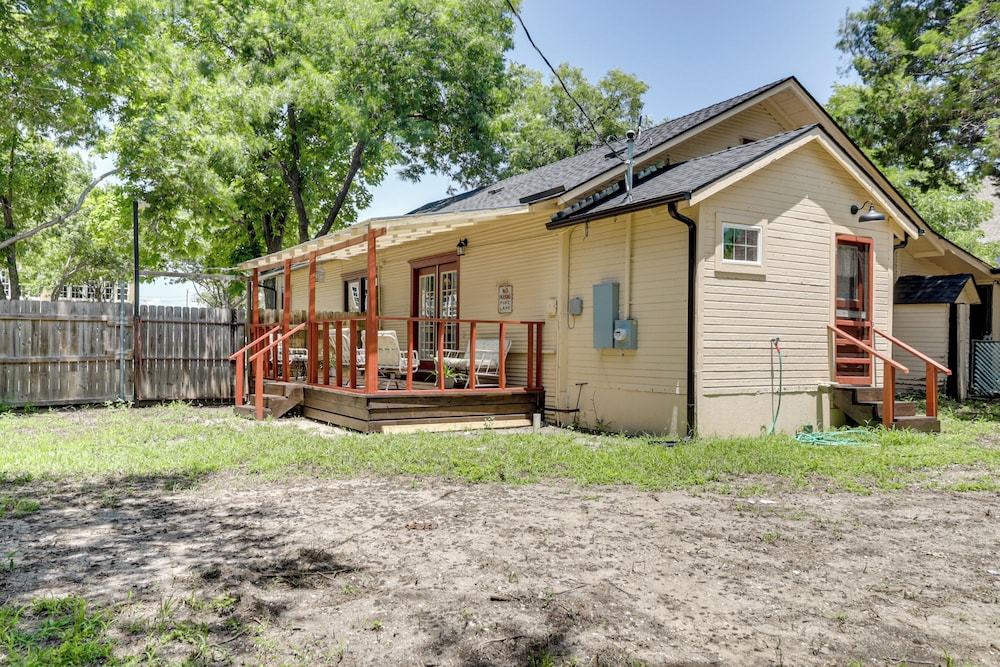 1925 Craftsman Bungalow - 1 Mi to Dtwn Waxahachie!
