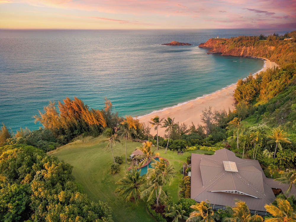 Secret Beach House in Kilauea
