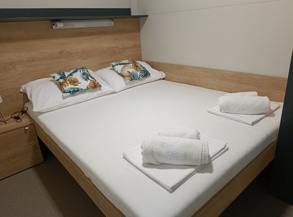 Comfort Two Bedroom Mobile Homes Pirovac