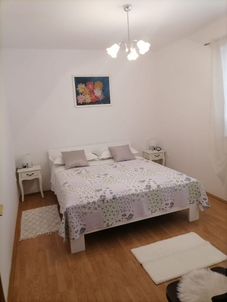 Ljube - Quiet Location & Close to the Beach - A3 view 5