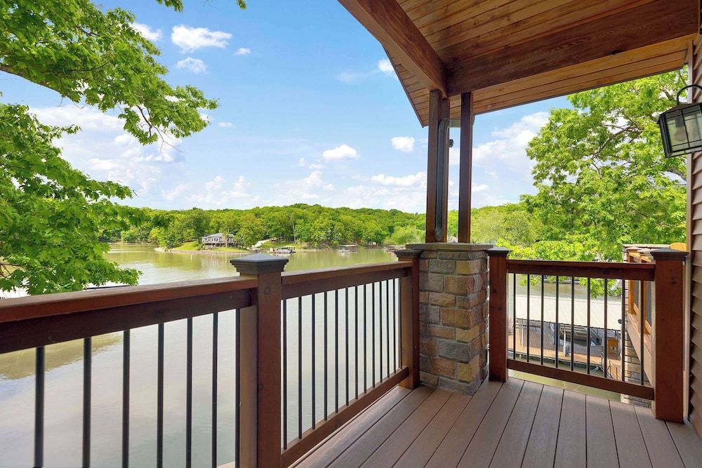 Trails End Hideaway Waterfront