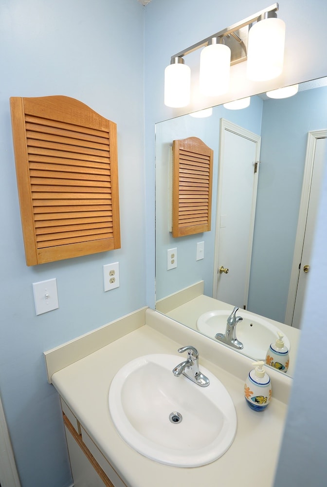 133 West Leslie Lane 2 Bedroom Townhouse