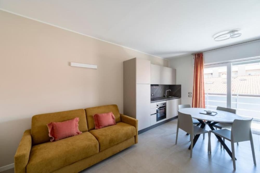 Newly Renovated Modern two Room Apartment