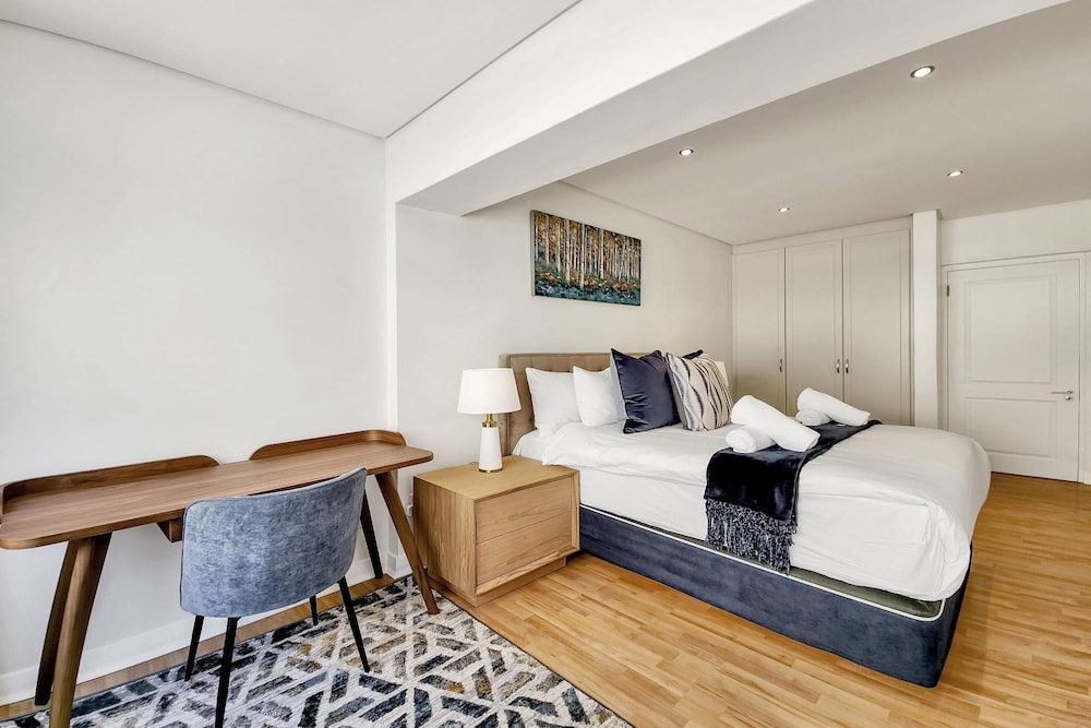 3bed Apartment in Cape Town w Views Ocean Outlook