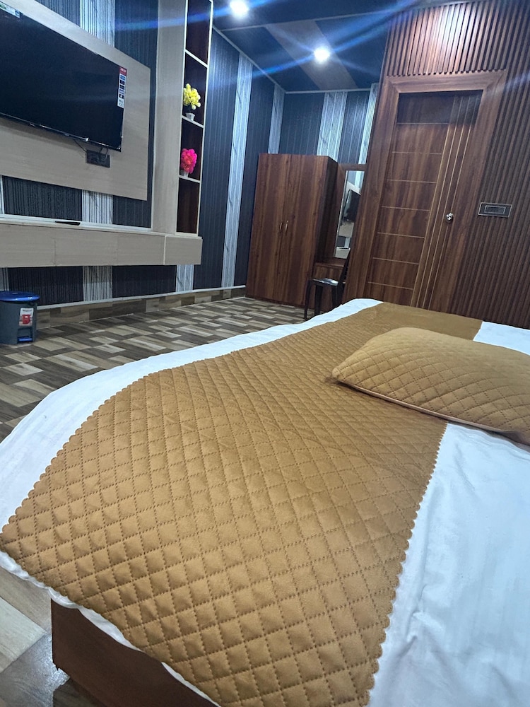 Hotel Shri Dauji Maharaj Palace