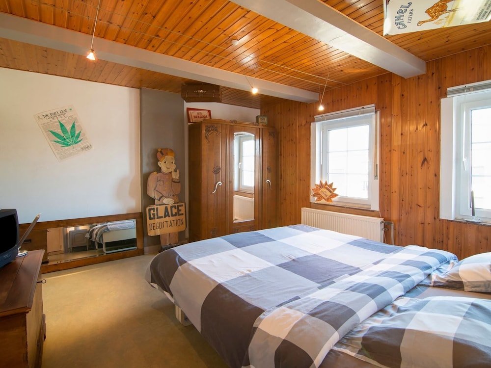 Charming Holiday Home in Houyet Near Forest view 2