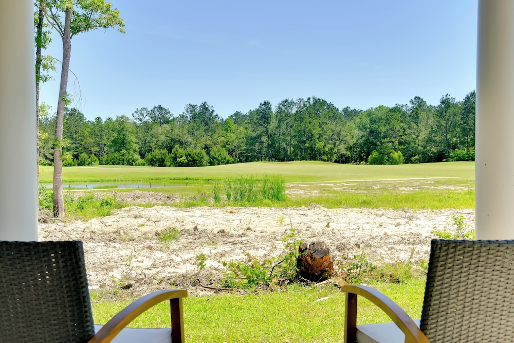 Springfield Studio Rental w/ Golf Course View!