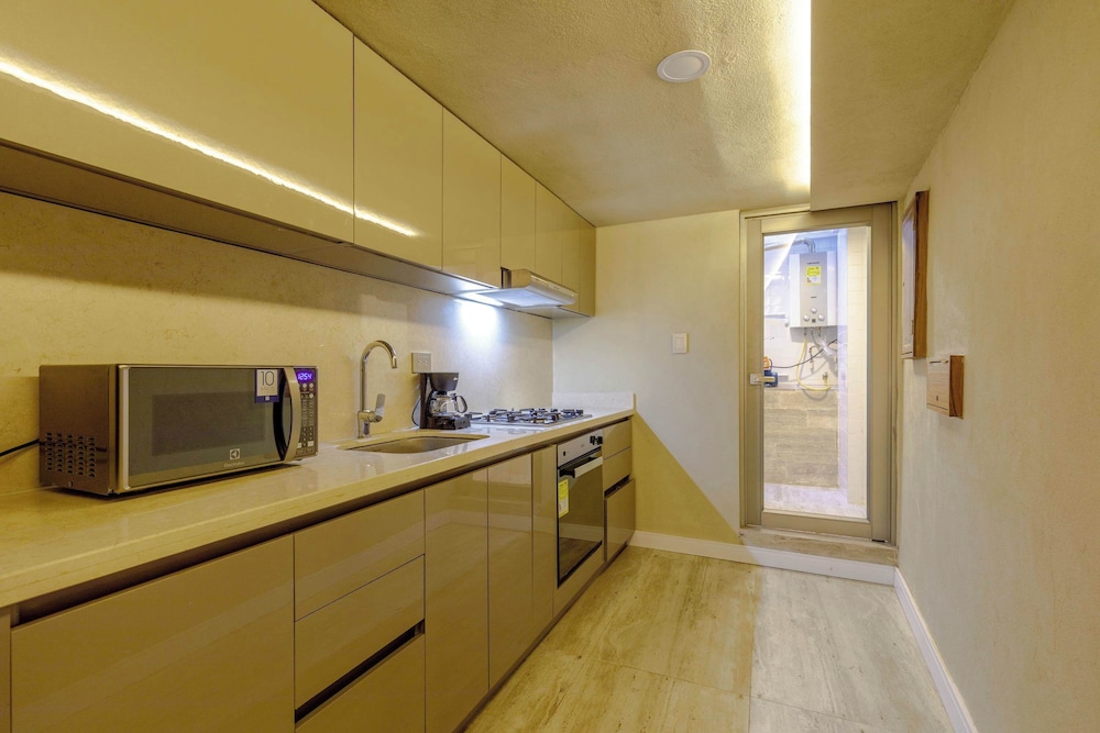 w Chic 2BR w Balcony in Cartagena Historic Center