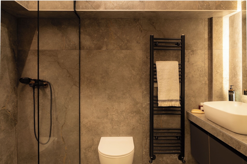 FOS Premium Apartments by halu