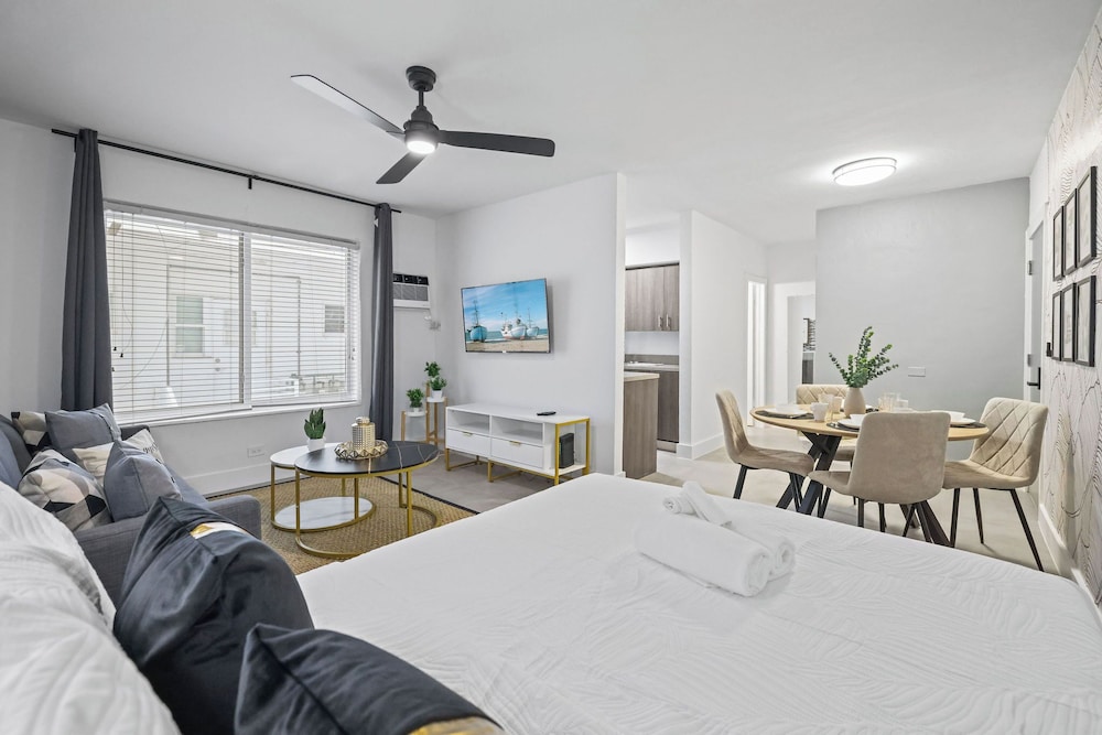 Harding Avenue Apartments by Andes STR