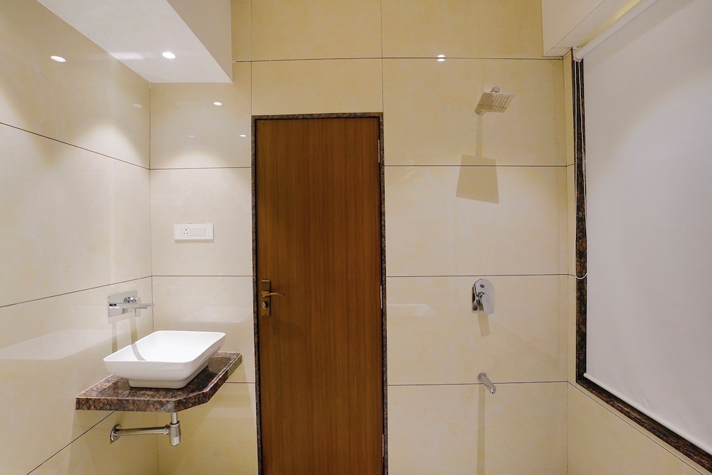 FabHotel Shubham Comforts