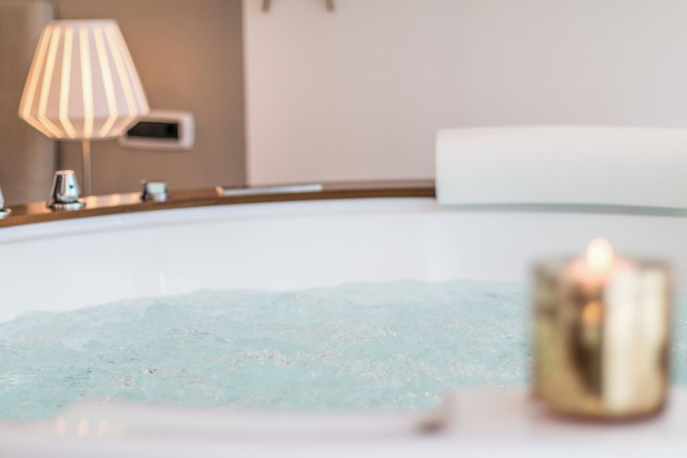 4 Star Suite SPA