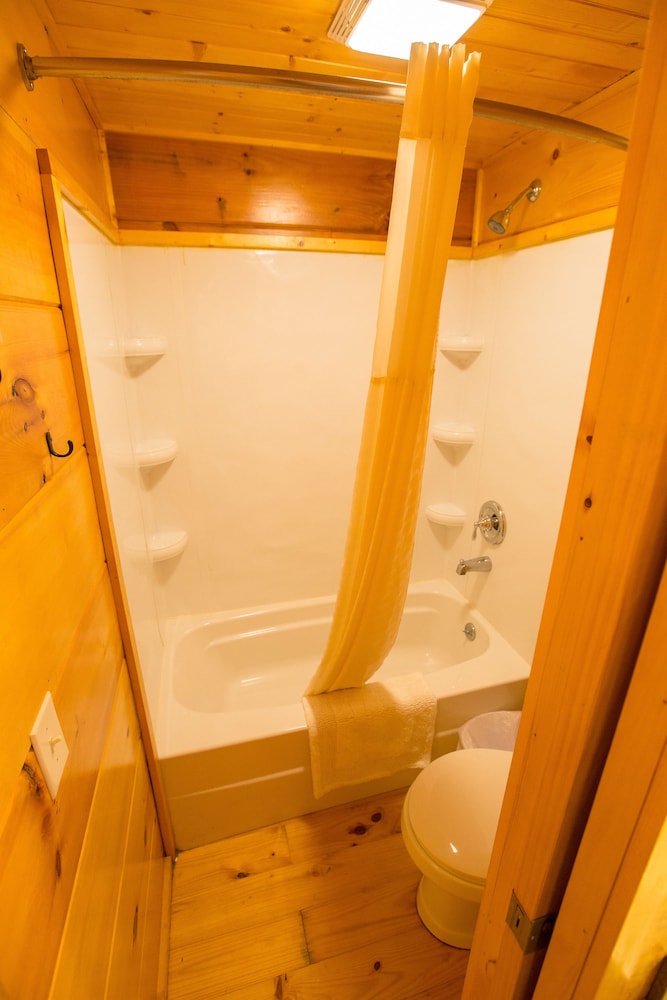 Edinboro Lake Resort Cabins
