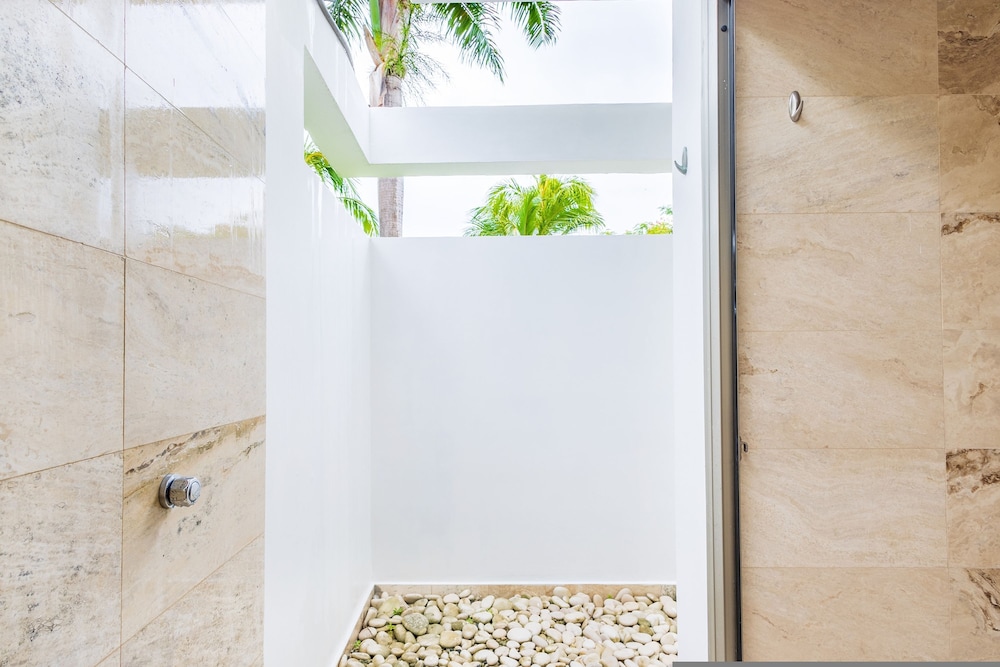 Villa Desiree 5BR Cocotal Luxury Villa Pool Maid