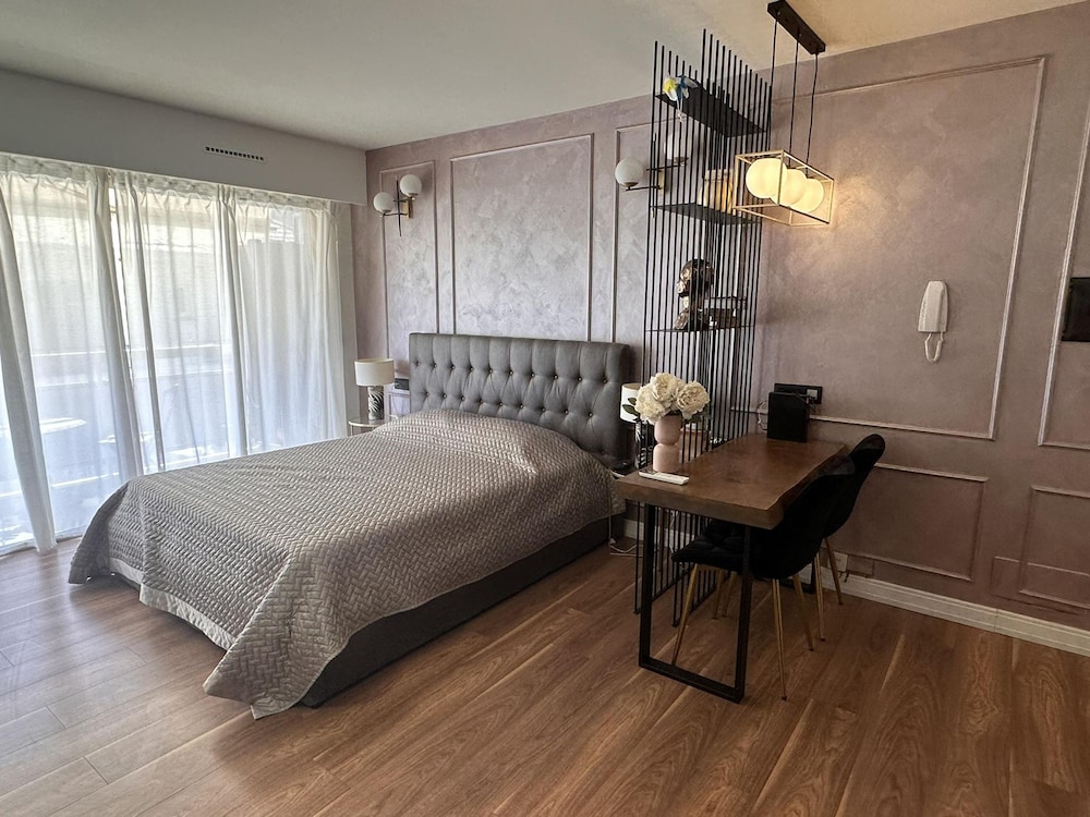 Modern Studio in the Heart of Cannes - 2242