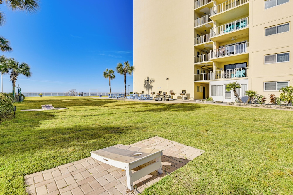 Beach & Pool Access: Regency Towers Condo in Pcb!