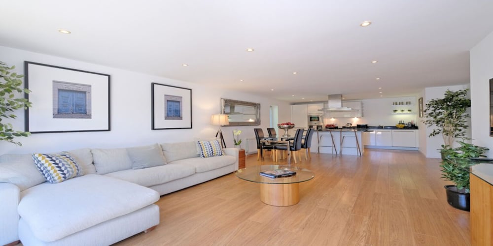Executive three Bedroom Apartment in Aberdeens West End