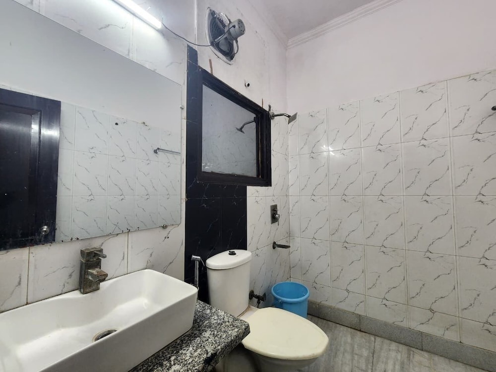 Hotel Grand Central Near Karolbagh Metro