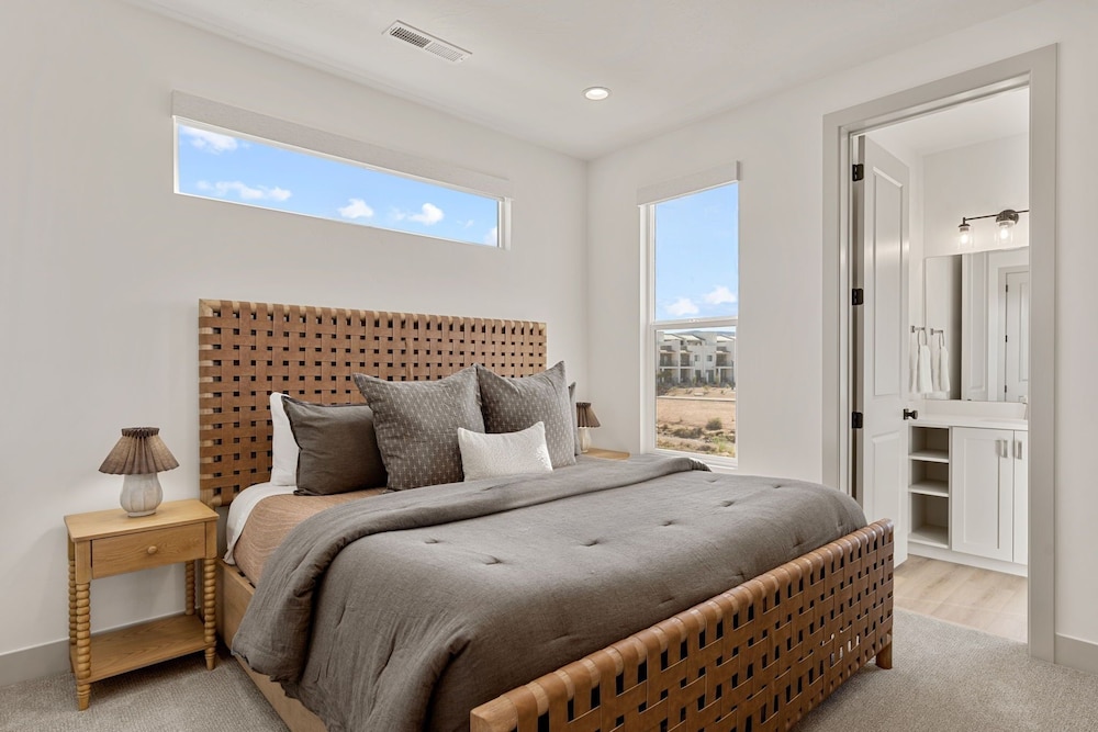 Coastline Cottage 5 Bedroom Townhouse