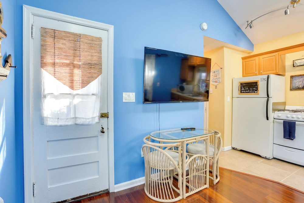 Greenwood Lake Cottage w/ Shared Dock & Hot Tub!