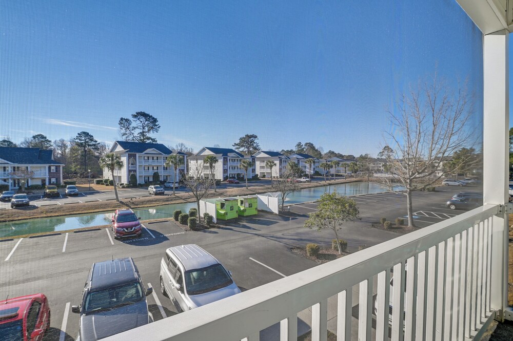 < 1 Mi to Golf: Condo w/ Balcony in Myrtle Beach!
