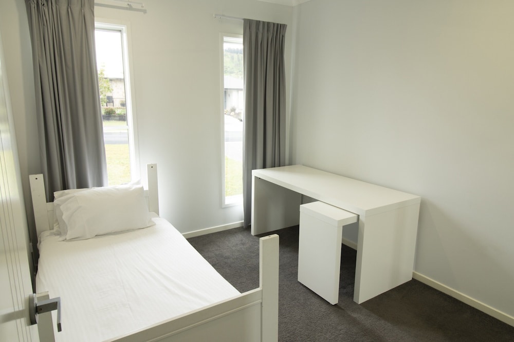 Spacious 4-bed House in Leafy Plainland