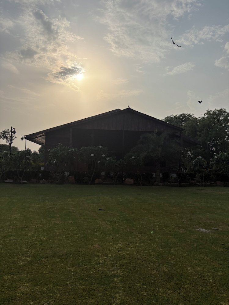 The Greenwood Farm And Lawn -Bijwasan