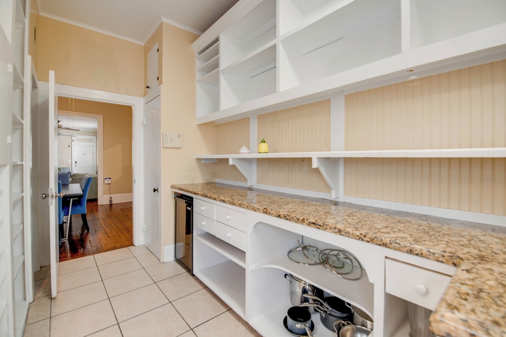 Banana's Foster Guesthouse