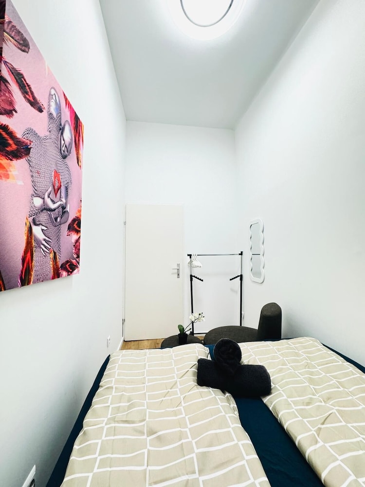 Family 9BR Apartment Near Augarten