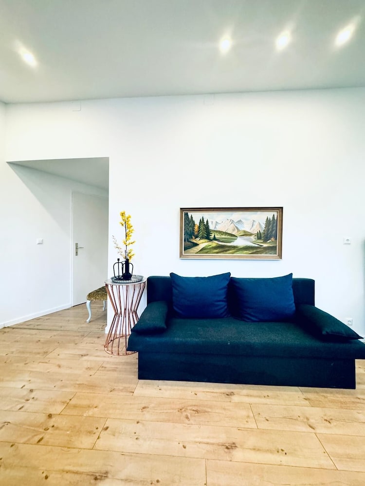 Spacious 3BR Near Kaufpark Alterlaa