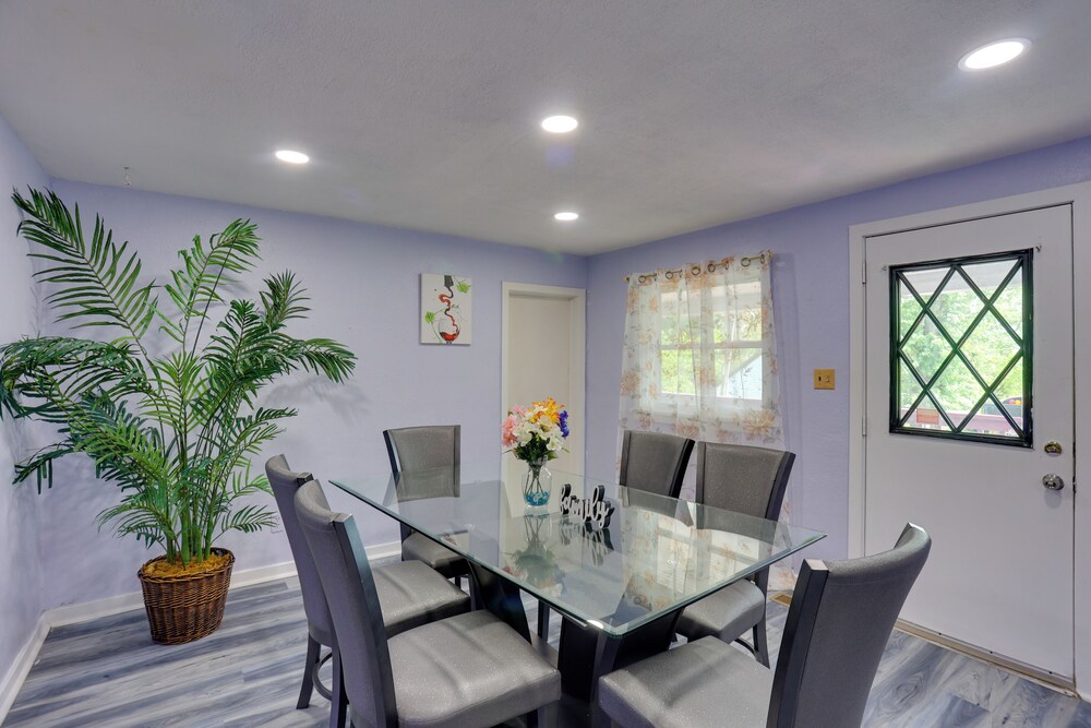 9 Mi to Hersheypark: Spacious Home w/ Deck