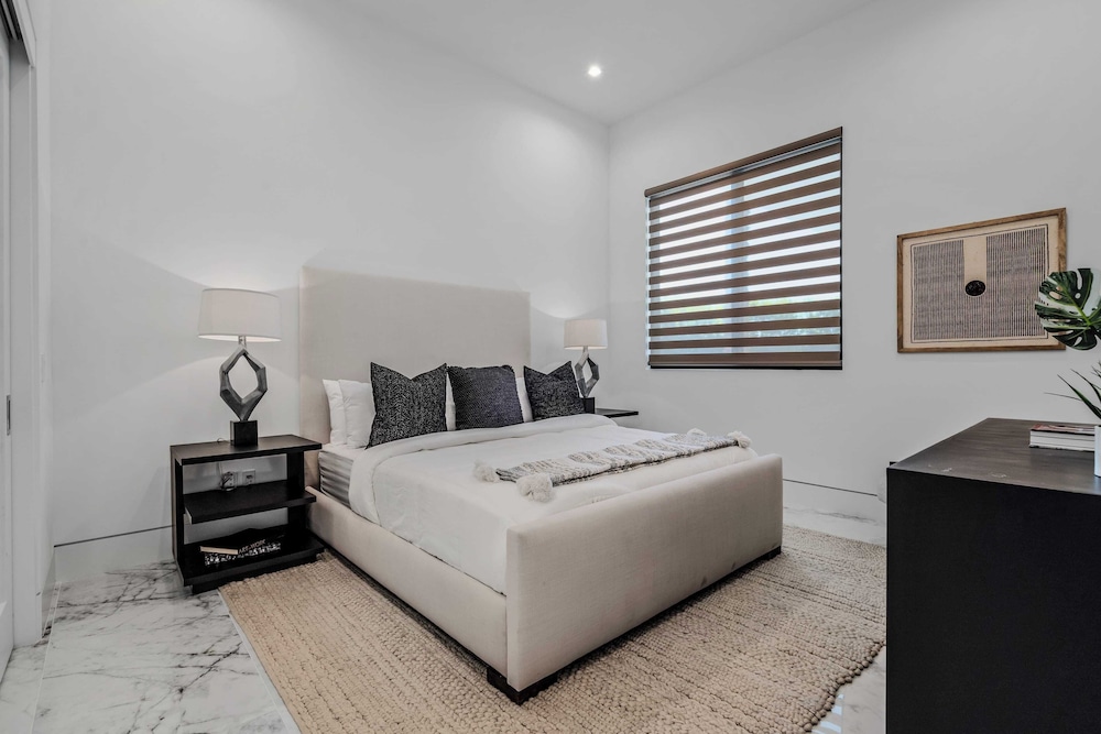 Sleeps 54 3 Luxury Villas w/ Pool + Spa, Pickleball Bravo by Avantstay