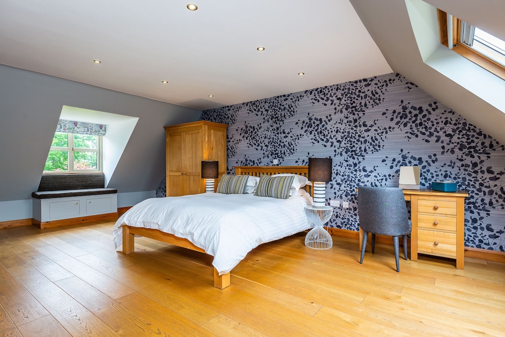 Broadleaf Lodge