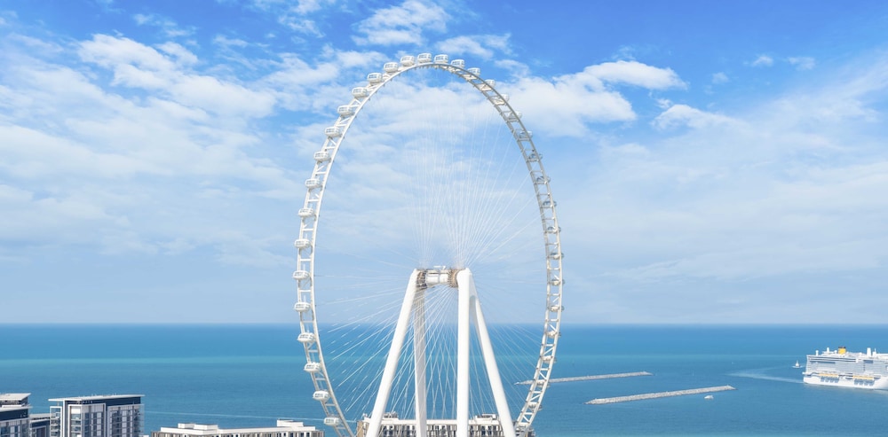 LUX The Dubai Eye Sea View Suite