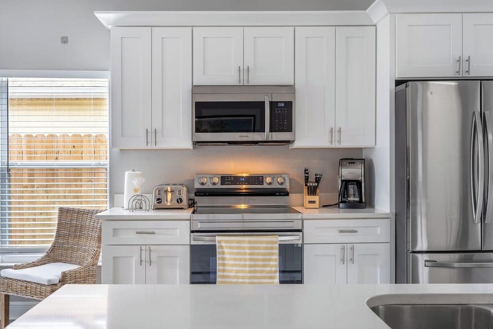 Heated Pool & Bathtub 4BR Near Disney