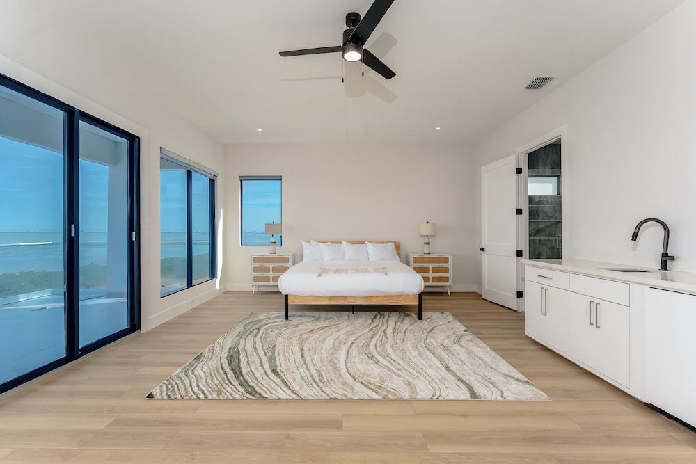 Spacious Bay