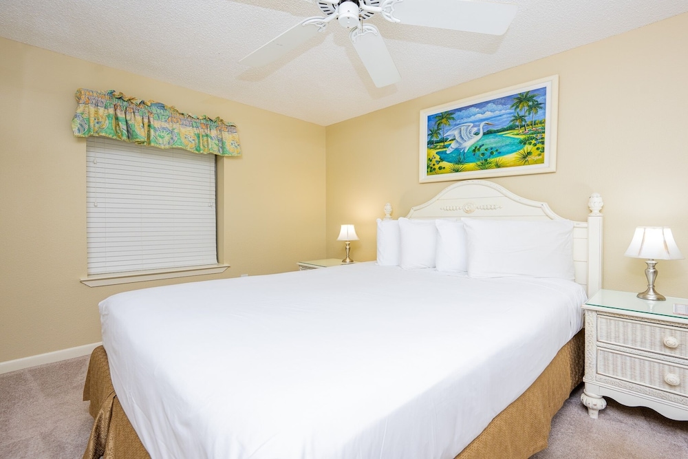 Phoenix Vi 6208 3 Bedroom Condo