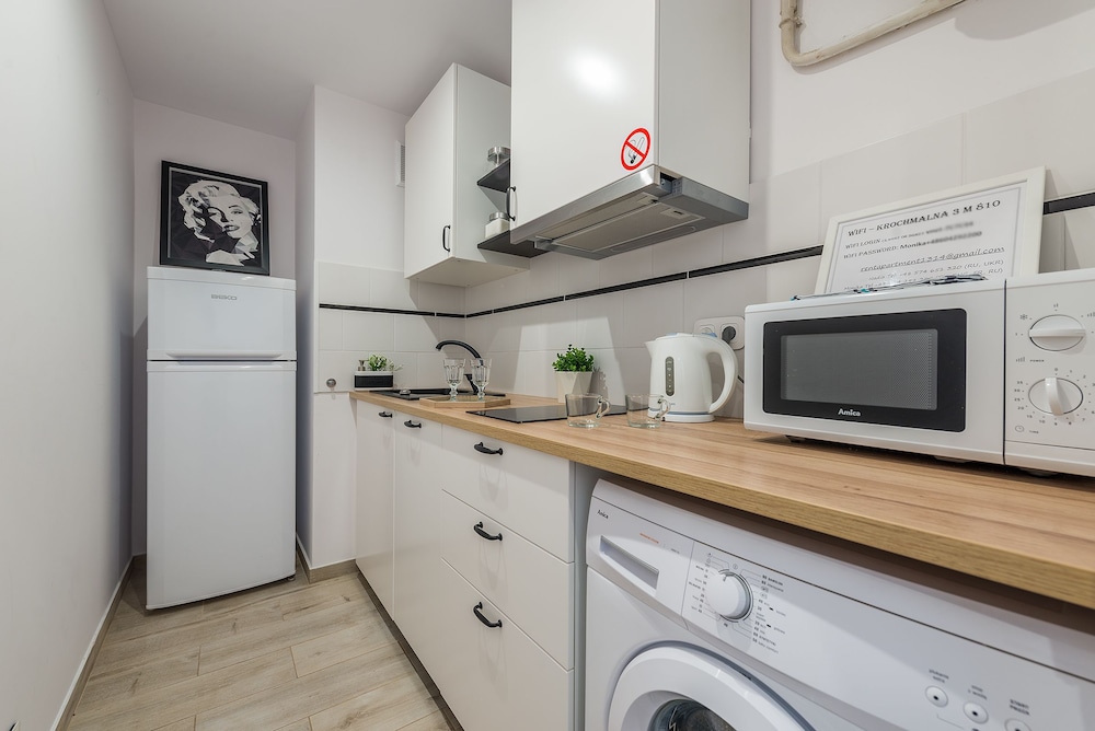 UNIT Warszawa Centrum Room by Metro Rondo ONZ