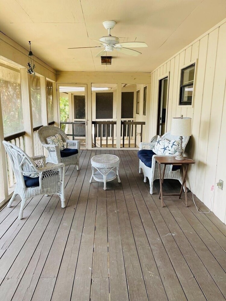 Vacationer's Duplex 2 Bedroom Apts by RedAwning