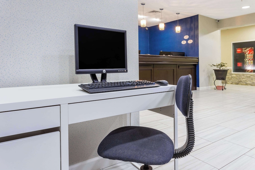 Anderson Vacations - Baymont by Wyndham Anderson - Property Image 7