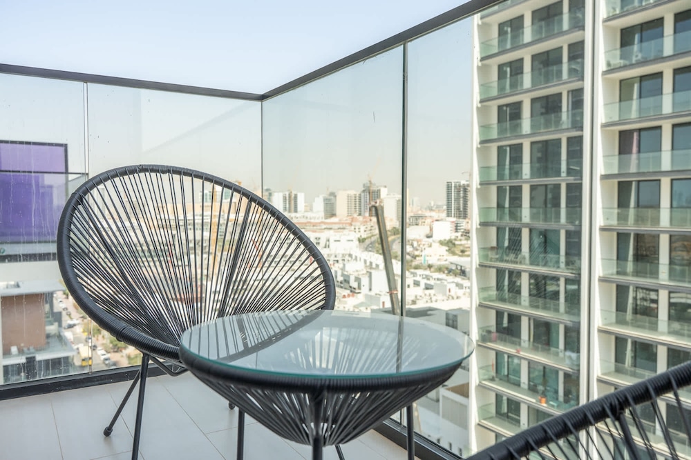 Gorgeous 1 Bedroom in Binghatti House and Sleeps 4