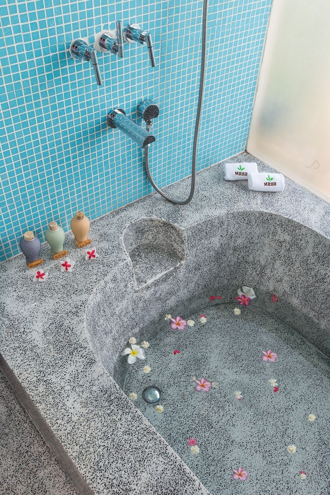 Mekong Riverside Boutique Resort & Spa