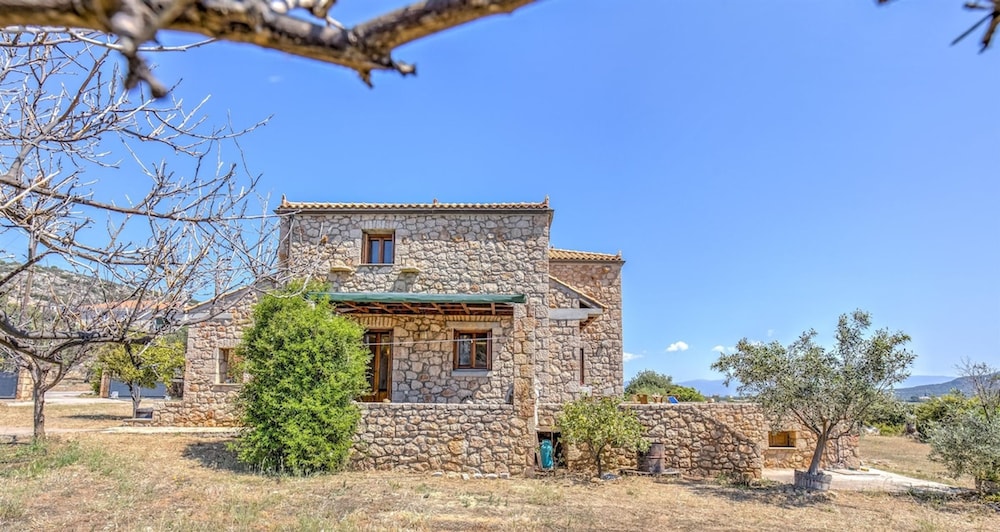 Sea Front Stone Villa Near Monemvasia