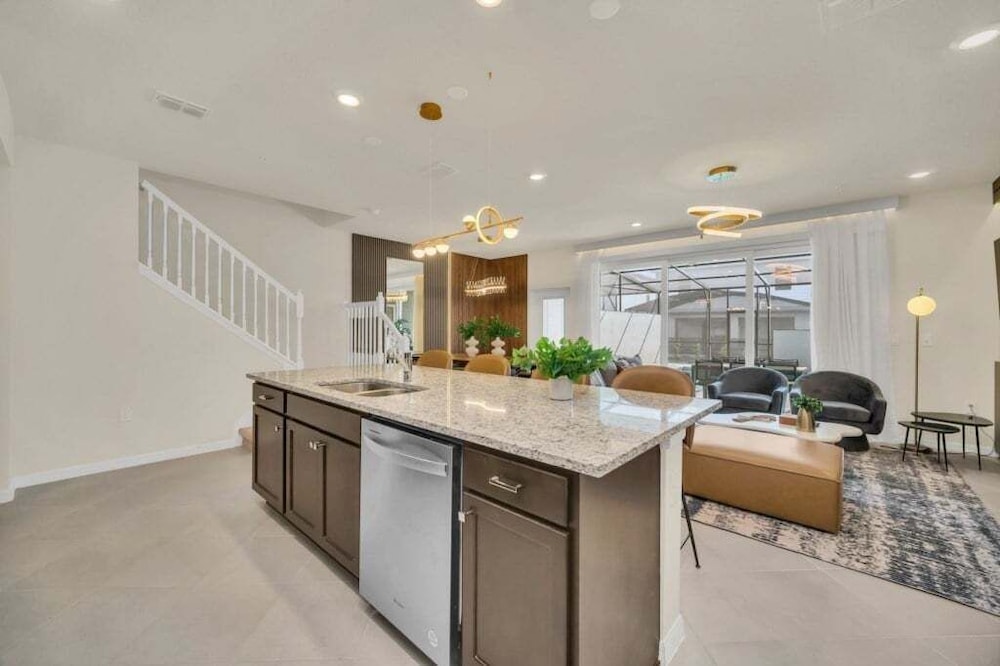 5 Bedroom Townhome With Private Splash Pool! 5 Townhouse